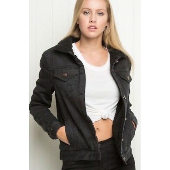 EUC brandy Melville black denim jacket with Sherpa - Picture 5 of 5